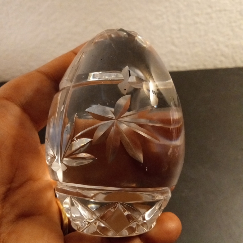 EXQUISITE Cut Lead Sullivan Crystal 5" Egg Figurine Made in Poland on Pedestal.